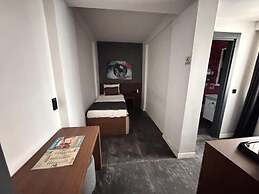 WOLF OF THE CITY HOTEL & SPA