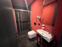 WOLF OF THE CITY HOTEL & SPA