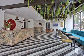 WOLF OF THE CITY HOTEL & SPA