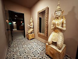 WOLF OF THE CITY HOTEL & SPA