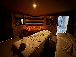 Wolf Of The City Hotel & Spa