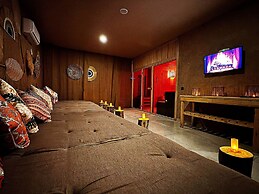 WOLF OF THE CITY HOTEL & SPA