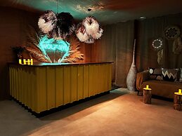 WOLF OF THE CITY HOTEL & SPA