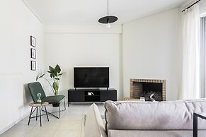 Majestic 3BR Apartment in Chalandri