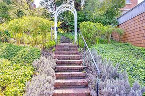 Berkeley Home w/ Garden, Close to San Francisco!