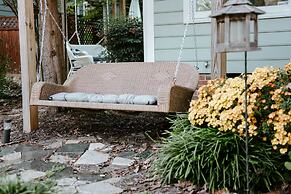 Home With Outdoor Oasis in Downtown Raleigh!