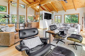 Decks + Lake Tahoe Views: Secluded Mtn Cabin!