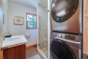 Decks + Lake Tahoe Views: Secluded Mtn Cabin!