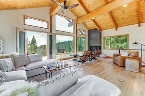 Decks + Lake Tahoe Views: Secluded Mtn Cabin!