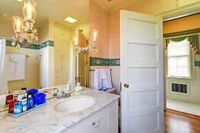 Bowling Green House w/ Shared Pool!