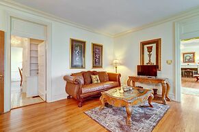 Bowling Green House w/ Shared Pool!