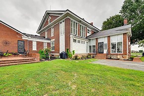 Bowling Green House w/ Shared Pool!