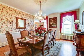 Bowling Green House w/ Shared Pool!