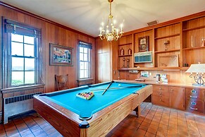 Bowling Green House w/ Shared Pool!