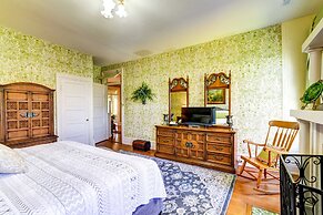 Bowling Green House w/ Shared Pool!