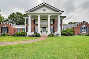 Bowling Green House w/ Shared Pool!
