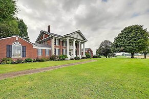 Bowling Green House w/ Shared Pool!