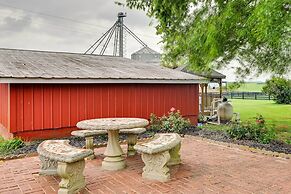 Bowling Green House w/ Shared Pool!