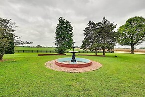 Bowling Green House w/ Shared Pool!