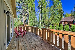 Half-mi to Bear Mtn Ski Resort: Cabin w/ Hot Tub