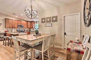 Half-mi to Bear Mtn Ski Resort: Cabin w/ Hot Tub