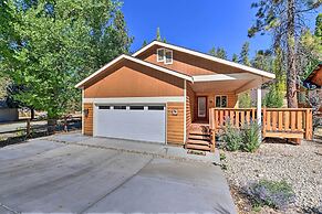 Half-mi to Bear Mtn Ski Resort: Cabin w/ Hot Tub