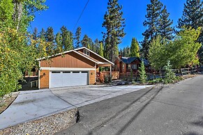 Half-mi to Bear Mtn Ski Resort: Cabin w/ Hot Tub