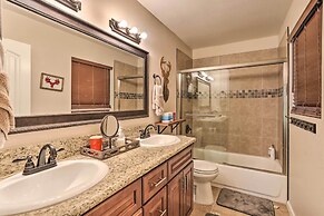 Half-mi to Bear Mtn Ski Resort: Cabin w/ Hot Tub