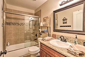 Half-mi to Bear Mtn Ski Resort: Cabin w/ Hot Tub