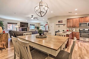 Half-mi to Bear Mtn Ski Resort: Cabin w/ Hot Tub