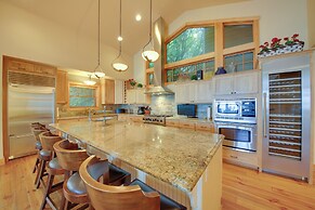 Sandpoint Waterfront Getaway on Lake Pend Oreille!