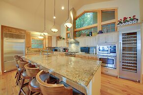 Sandpoint Waterfront Getaway on Lake Pend Oreille!