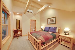 Sandpoint Waterfront Getaway on Lake Pend Oreille!