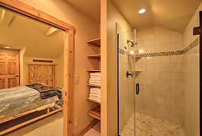 Sandpoint Waterfront Getaway on Lake Pend Oreille!