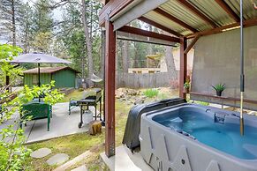 1 Mi to Lake: Hot Tub Haven in Pollock Pines!