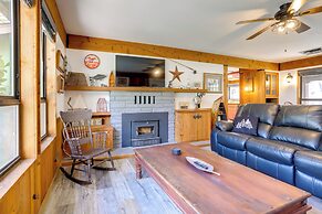 1 Mi to Lake: Hot Tub Haven in Pollock Pines!