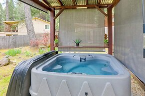 1 Mi to Lake: Hot Tub Haven in Pollock Pines!