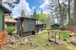 1 Mi to Lake: Hot Tub Haven in Pollock Pines!