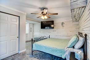 Beautiful Clearwater Getaway < 6 Mi to Beach!