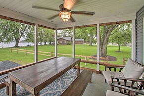 Bright Shawano Lake Oasis - Walk to Boat Launch!