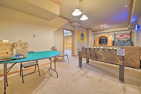 Truckee Cabin w/ Wraparound Deck & Pool Access