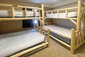 Breck Condo w/ Hot Tub Access: 6 Mi to Ski Resort!