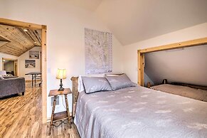 Rockaway Beach Hideaway w/ Hot Tub & Fireplace!