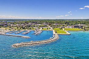 Downtown Traverse City Condo: 32 Mi to Ski Slopes!