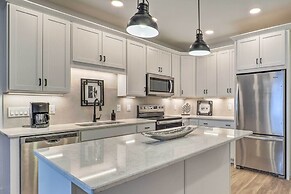 Downtown Traverse City Condo < 1/2 Mi to Beach!