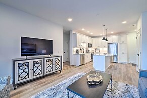 Downtown Traverse City Condo: 32 Mi to Ski Slopes!