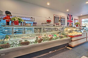 Downtown Traverse City Condo < 1/2 Mi to Beach!