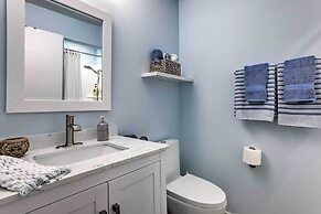 Holmes Beach Retreat: Walk to Beach & Dining!