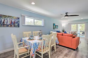 Holmes Beach Retreat: Walk to Beach & Dining!