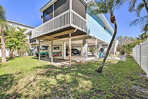 Holmes Beach Retreat: Walk to Beach & Dining!